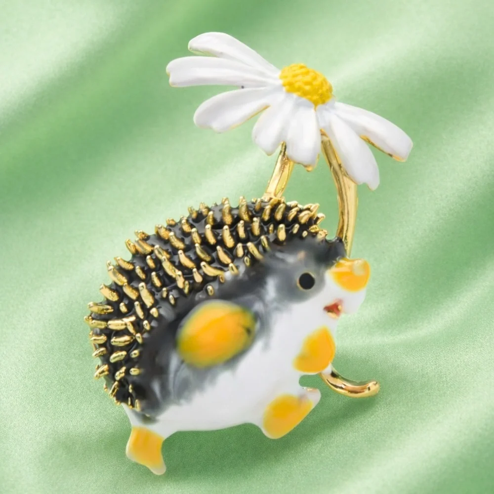 Daisy Hedgehog Gold Brooch
